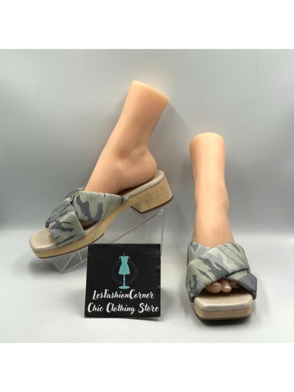 Sanctuary Women's Grey Camo Fabric Real Wood Sole Sandals Size 10 3717